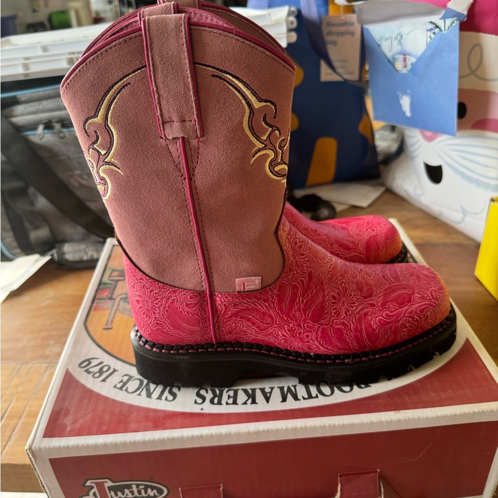 Justin Boots Vibrant Pink Heeled Boots - Picture 2 of 7